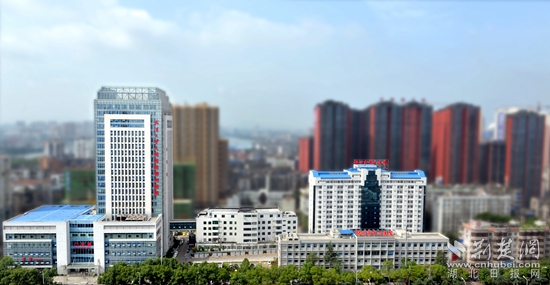 2016年1月，新門急診、外科大樓實(shí)現(xiàn)整體搬遷.jpg