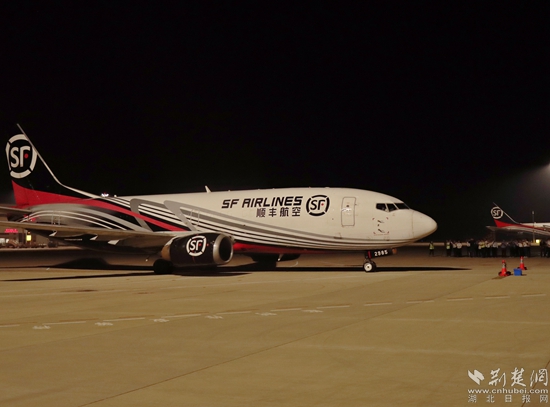 順豐B737-300駛向停機位。金康 攝.jpg