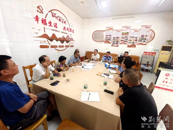 社區(qū)召開“五共”議事會，調(diào)解單元電梯加裝居民矛盾.jpg