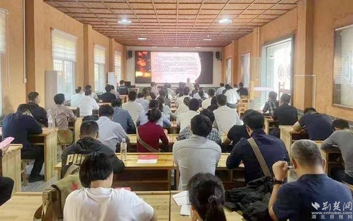 寧波、黃岡兩地人才交流現(xiàn)場。.webp.jpg.jpg