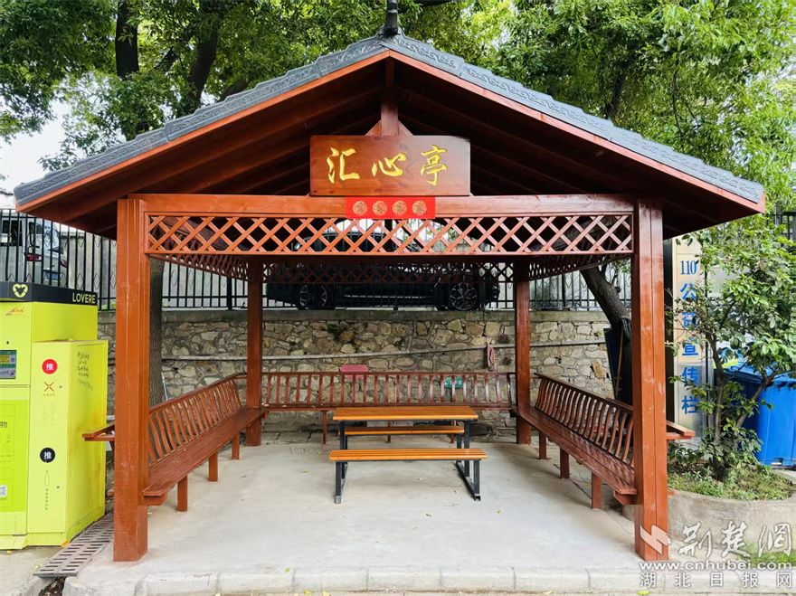 1.小區(qū)居民公益眾籌新建休閑娛樂(lè)小涼亭.jpg.jpg