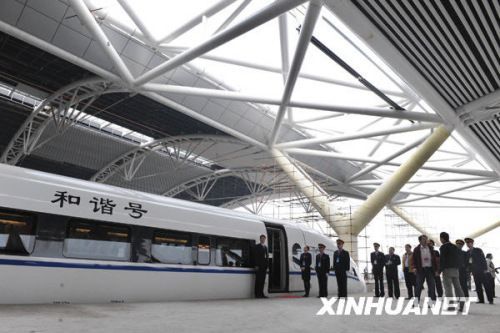 武廣鐵路沿線(xiàn)裁減普通列車(chē)被指逼旅客坐高價(jià)車(chē)(組圖)